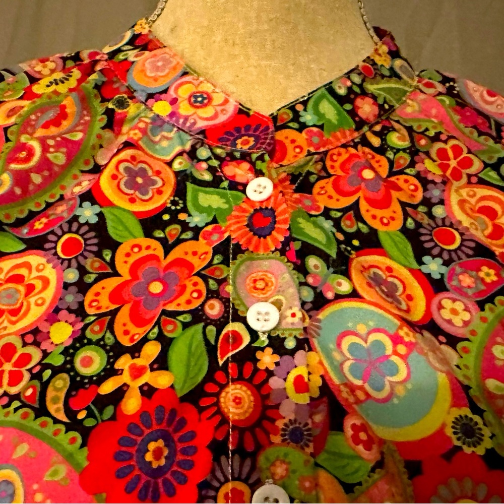 NWOT Unlisted XXL blouse in paisley multi color flows with puffy sleeves tunic